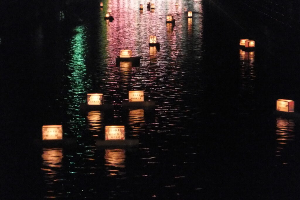 稲生川灯ろう流し0001